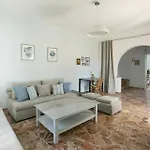Villa Avraam Naousa Livadia (Paros)