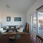 Avraam Naousa * Livadia (Paros)