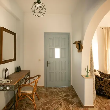 Avraam Naousa * Livadia (Paros)