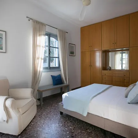 Avraam Naousa Villa Livadia (Paros)