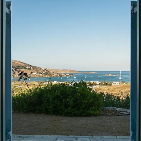 Avraam Naousa * Livadia (Paros)